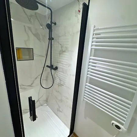 Signature - Hyper Centre - Clim - Wifi * 닥스