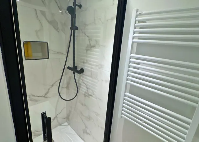 Signature - Hyper Centre - Clim - Wifi * Dax